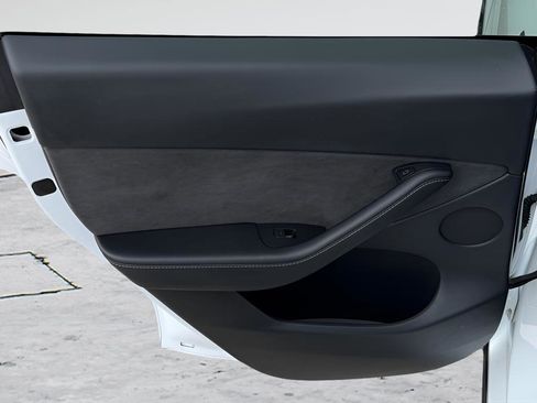 Used 2022 Tesla Model Y Performance image 16