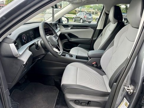 New 2025 Volkswagen Tiguan SE image 12