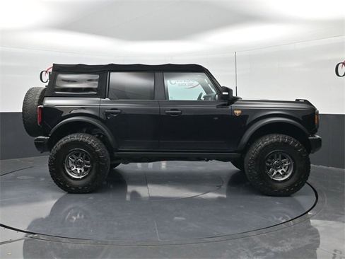 Used 2022 Ford Bronco Badlands image 6