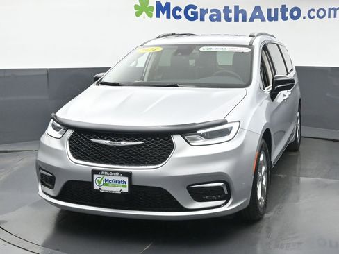Used 2024 Chrysler Pacifica Limited image 5