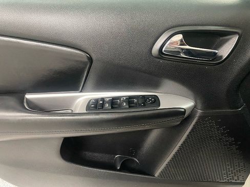 Used 2013 Dodge Journey SE image 9