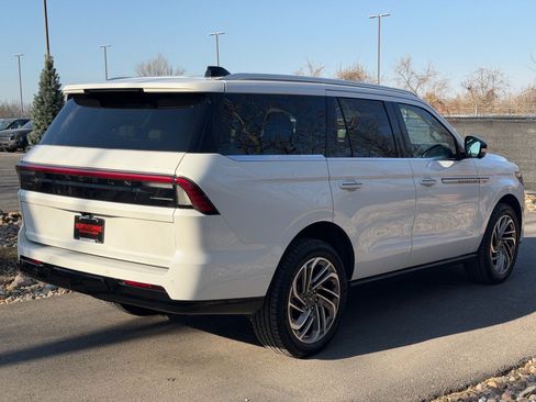 New 2026 Lincoln Navigator Reserve AWD/4WD image 5