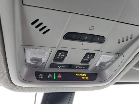 Used 2022 GMC Acadia SLE w/ Driver Convenience Package image 32