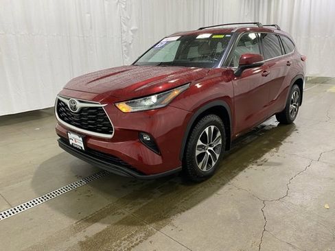 Certified 2021 Toyota Highlander XLE image 8