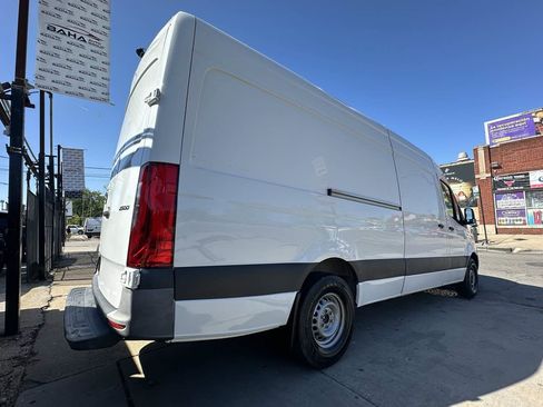 Used 2022 Mercedes-Benz Sprinter 2500 image 8