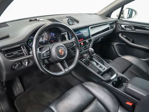 Certified 2024 Porsche Macan S AWD/4WD image 4