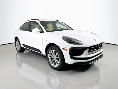 Used 2025 Porsche Macan image 7