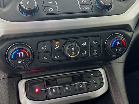 Used 2021 GMC Acadia SLE w/ Driver Convenience Package FWD image 26