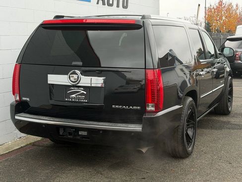 Used 2010 Cadillac Escalade ESV Premium image 6