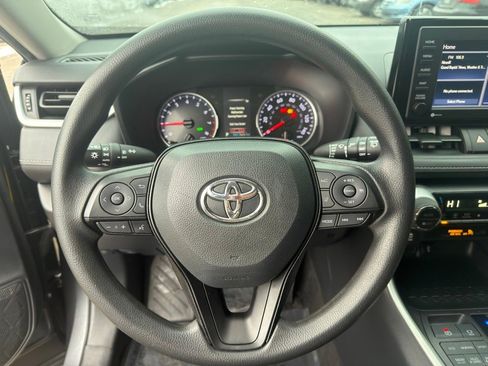 Used 2021 Toyota RAV4 XLE image 18