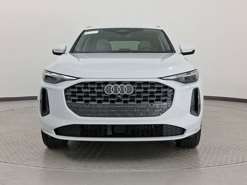 Certified 2025 Audi Q5 Premium w/ Convenience Package image 6