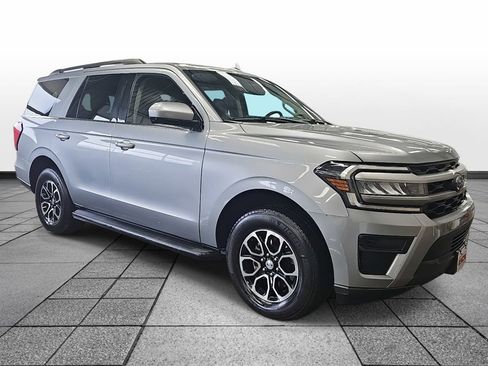 Used 2024 Ford Expedition XLT image 3