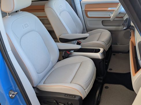 Used 2025 Volkswagen ID. Buzz 1st Edition RWD image 24