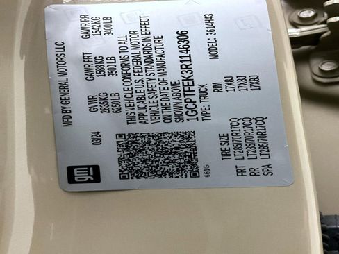 Used 2024 Chevrolet Colorado ZR2 w/ Technology Package image 25