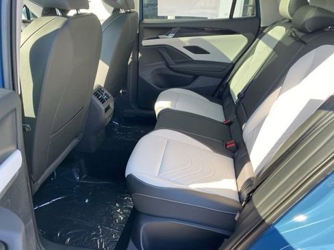 New 2025 Volkswagen Tiguan SE w/ Panoramic Sunroof Package image 57