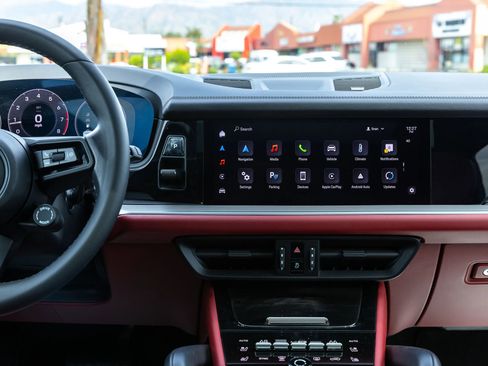 Used 2024 Porsche Cayenne image 32