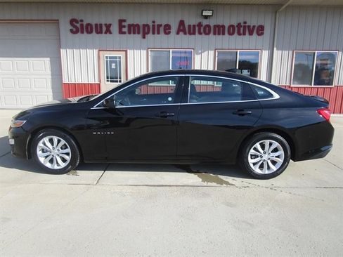 Used 2024 Chevrolet Malibu LT image 2