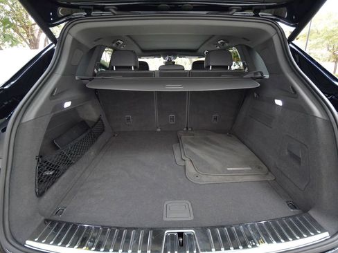 Used 2023 Porsche Cayenne Platinum Edition image 65