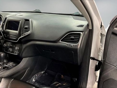 Used 2020 Jeep Cherokee Latitude Plus image 25