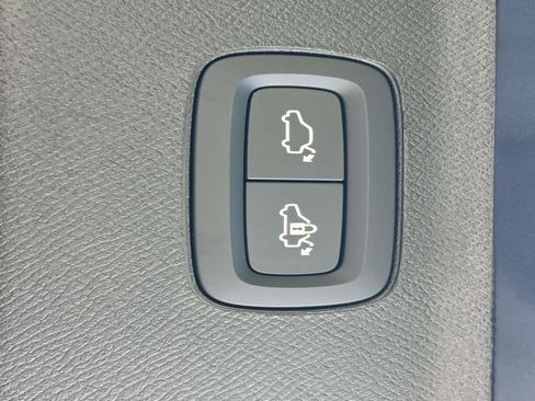 New 2026 Volvo XC90 B6 Plus w/ Protection Package Premier image 19