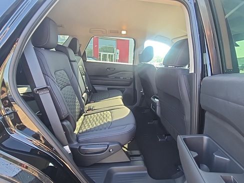 New 2025 Nissan Pathfinder SV image 27