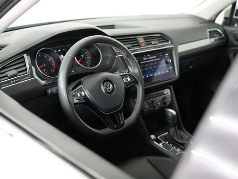 Used 2021 Volkswagen Tiguan SE w/ Panoramic Sunroof Package FWD image 6