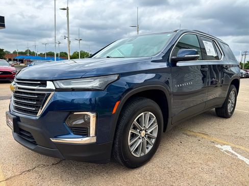Used 2023 Chevrolet Traverse LT w/ LPO, Floor Liner Package FWD image 3