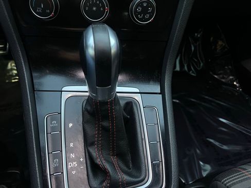 Used 2016 Volkswagen GTI SE image 18