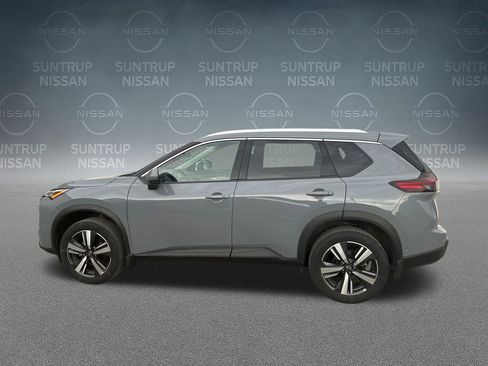 Used 2025 Nissan Rogue SL AWD/4WD image 36