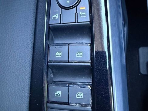 Used 2025 Nissan Pathfinder SL w/ Cargo Package image 21