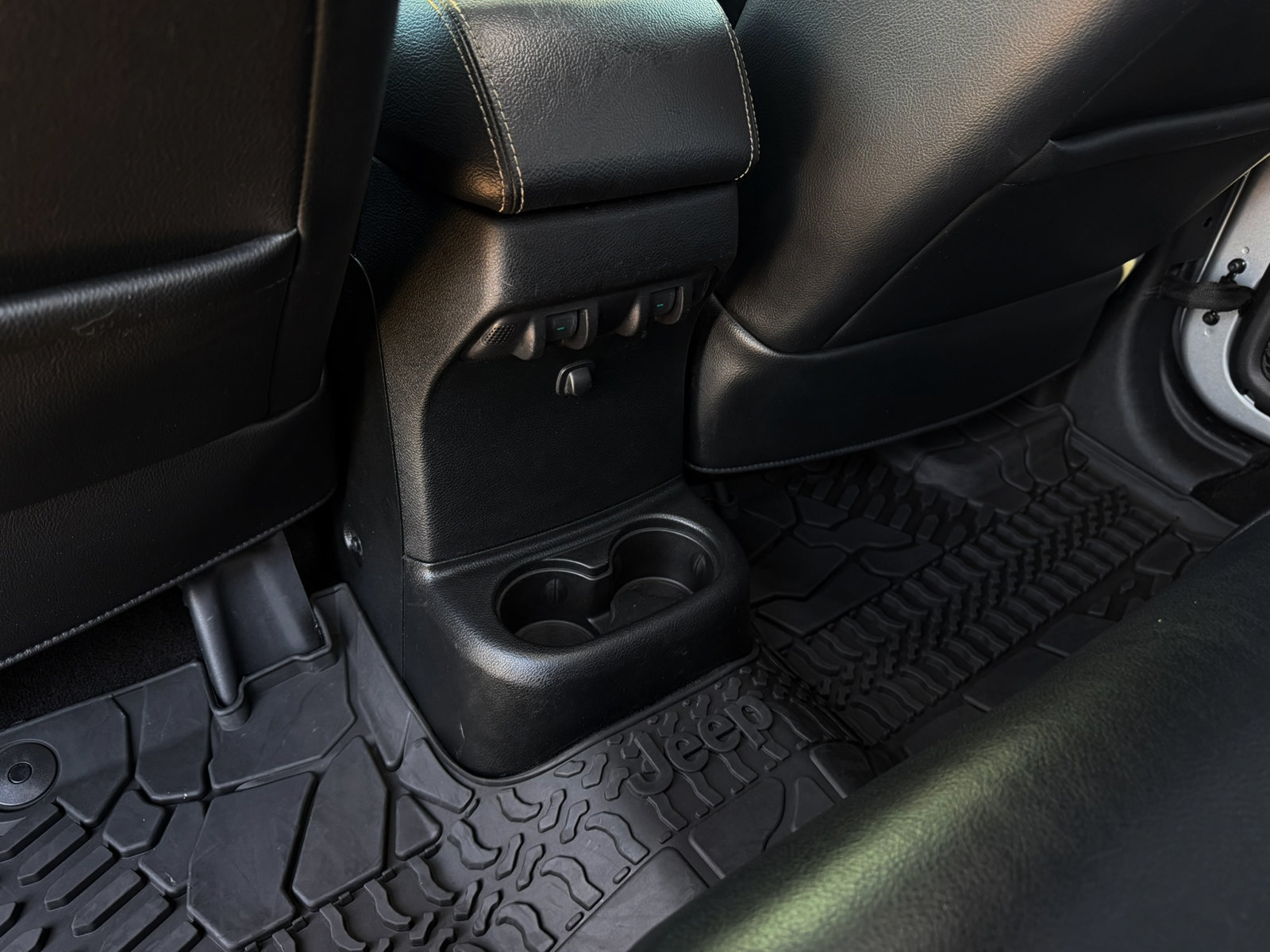 Used 2018 Jeep Wrangler Unlimited Sport AWD/4WD image 32