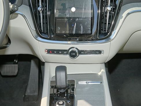 New 2026 Volvo V60 B5 Cross Country Plus w/ Climate Package image 26