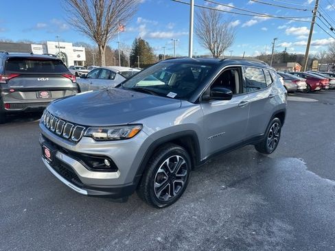 Used 2022 Jeep Compass Limited image 4