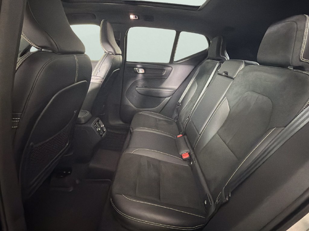 Used 2021 Volvo XC40 T4 R-Design w/ Advanced Package FWD image 26