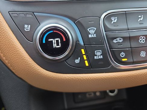 Used 2021 Chevrolet Equinox Premier image 19