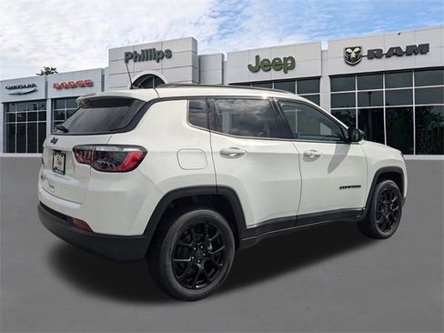 New 2026 Jeep Compass Latitude image 4