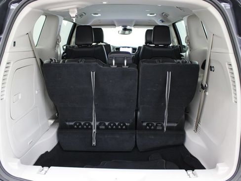 Used 2024 Chrysler Pacifica Limited FWD image 31