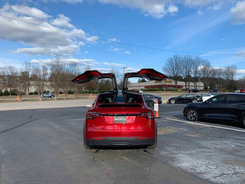 Used 2024 Tesla Model X image 11