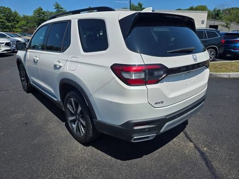 Used 2023 Honda Pilot Touring image 3