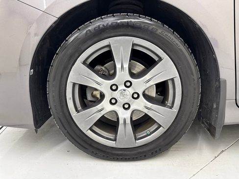 Used 2017 Toyota Sienna SE Premium image 9