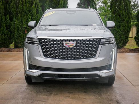 Used 2024 Cadillac Escalade Luxury AWD/4WD image 3