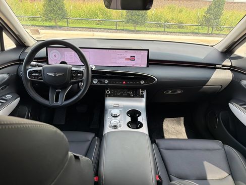 Certified 2026 Genesis GV70 2.5T Advanced AWD/4WD image 12