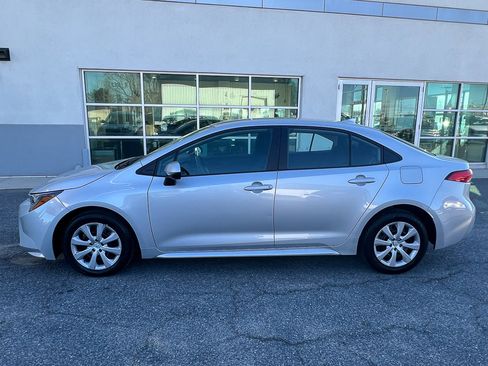 Used 2024 Toyota Corolla LE image 2