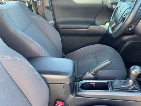 Used 2017 Toyota Tacoma TRD Sport w/ Tow Package image 10