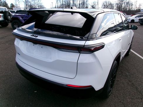 Used 2024 Jeep Wagoneer Launch Edition image 3