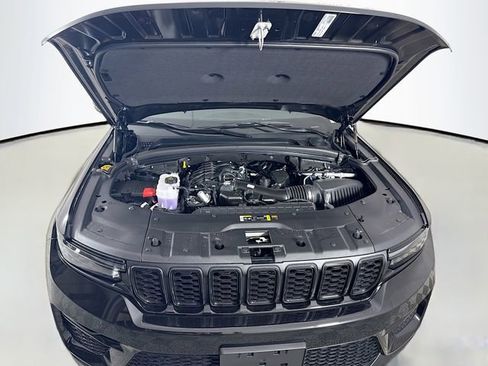 New 2025 Jeep Grand Cherokee Limited image 28