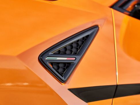 Used 2025 Lamborghini Urus SE image 7