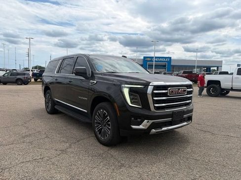Used 2025 GMC Yukon XL Elevation AWD/4WD image 10
