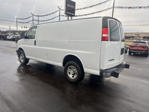 Used 2022 Chevrolet Express 2500 Work Van Full-size Cargo Van w/ Driver Convenience Package image 6