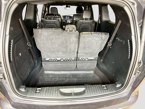 Used 2018 Chrysler Pacifica Limited w/ Advanced Safetytec Group FWD image 27